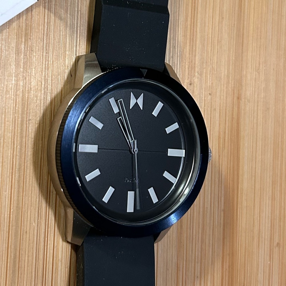 MVMT MARINE SPORT WATCH WITH 45.5MM BLACK FACE & BLACK SILICONE BAND - Picture 5 of 7